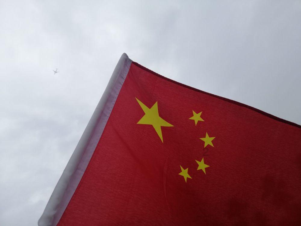 探索电脑屏幕闪屏黑屏是什么原因的全新红迪网平台